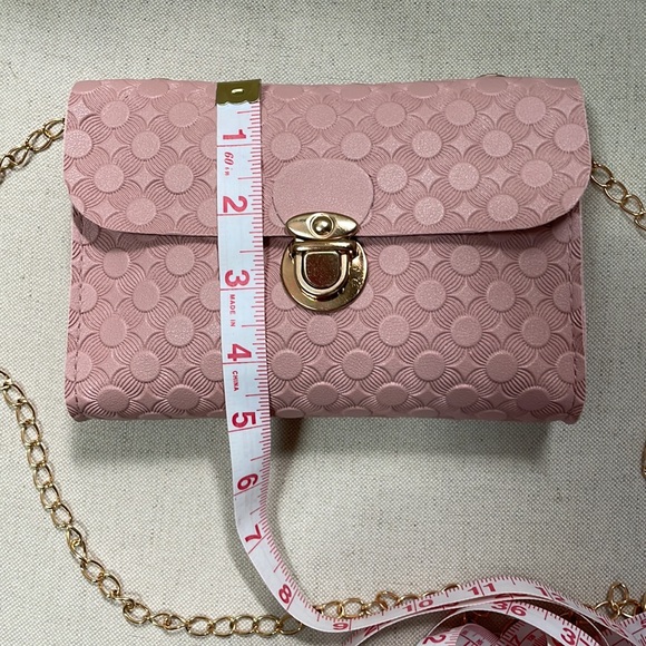 MINI TEXTURED PUSH LOCK PINK CROSSBODY BAG - Picture 14 of 15
